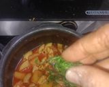 A picture of step 5 of Macaroni curry.