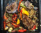 Foto del paso 4 de la receta: Bifes a la criolla en Plancheta
