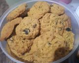 Foto langkah ke 6 dari resep Buttercookies renyah gurih kurma kismis.