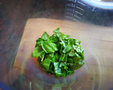 Foto del paso 2 de la receta: Salsa pesto con avellanas
