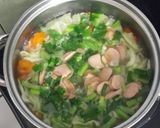Foto langkah ke 4 dari resep Sayur sop sosis.