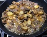 Une image de l'étape 8 de Bœuf mariné sauté aux épices créoles et pommes grenailles.