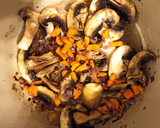 Foto del paso 3 de la receta: Solomillo de pavo guisado