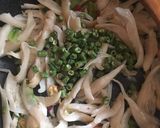 Foto langkah ke 4 dari resep Tumis Tahu Jamur.