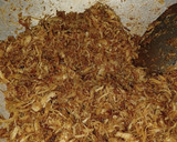 Foto langkah ke 5 dari resep Gepuk Ayam Suwir Serundeng.