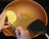 รูปขั้นตอนการทำที่ 3 ของ ข้าวผัดไข่ แบบรื้อตู้เย็นมามั่ว