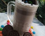 A picture of step 5 of Instant Oreo Shake.