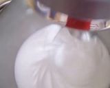 صورة لخطوة 3 من وصفة كيكه ناعمه لعمل التورته بالتفصيل 🎂🍰