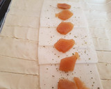 Foto del paso 4 de la receta: Hojaldre con queso de cabra, membrillo, jamón y semillas