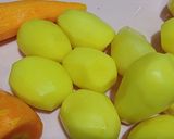 Hình bước làm 2 của món Cá thác lác nấu khoai tây cà rốt