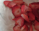 Foto del paso 2 de la receta: Vasitos con fresas y Baileys