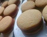 Foto del paso 2 de la receta: Alfajores azucarados (de dulce de leche y de membrillo)