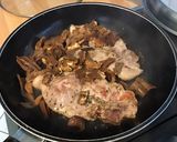 Une image de l'étape 5 de Côtes de porc aux cèpes et sauce au vin.