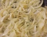 Foto del paso 1 de la receta: Cebollas caramelizadas con un toque de pimienta verde