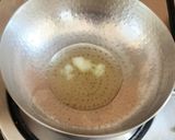 A picture of step 2 of Gajar halwa.