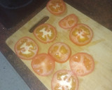 Foto del paso 2 de la receta: Pechuga adobada con papas fritas y tomate frito a la provenzal