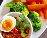 A picture of step 4 of Nam Prik Ong Kai (Spicy chicken and Tomato dip).