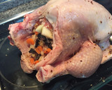 Foto del paso 5 de la receta: Pollo relleno para Navidad con nueces y ciruelas