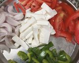 વેજ પનીર જાલફ્રેઝી (Veg Paneer Jalfrezi Recipe In Gujarati) રેસીપી સ્ટેપ1ફોટો