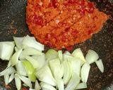 Foto langkah ke 2 dari resep Sayur Rebus Siram Ayam Pedas.