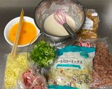 A picture of step 1 of Omu-Okonomiyaki (Japanese as-you-like pancake wrapped with egg).