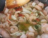 Foto del paso 3 de la receta: Spaghetti con camarones en salsa de pimentón