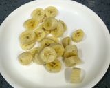 A picture of step 2 of Banana Kulfi.