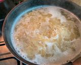 A picture of step 5 of Champon (the Noodle in Nagasaki).