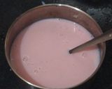 A picture of step 5 of Strawberry custard shake.