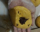 Foto langkah ke 4 dari resep Roti Kukus Labu.