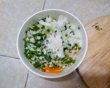 Hình bước làm 2 của món Trứng tráng hành