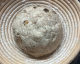 Foto del passaggio 6 della ricetta Pane con noci, uvetta e fichi