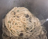 Foto del paso 4 de la receta: Salsa de ajo y aceitunas para pasta