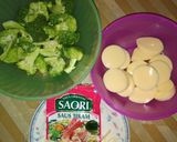 Foto langkah ke 1 dari resep Tumis Brokoli Egg Tofu.