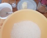 Foto del passaggio 1 della ricetta Panini morbidi al burro 🥖🍞