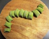 A picture of step 5 of Savoury Spinach Khaja.