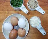 Foto del paso 1 de la receta: Mini frittatas de huevo con quinoa y espinacas