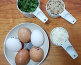 Foto del paso 1 de la receta: Mini frittatas de huevo con quinoa y espinacas