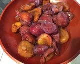 Une image de l'étape 2 de Compote pêches de vigne, prunes d'ente et coco.