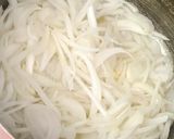 صورة لخطوة 2 من وصفة طعام بلحم وتفاية وزبيب🍚