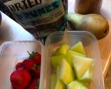 Φωτογραφία βήματος 1 της συνταγής Smoothie με αποξηραμένα δαμάσκηνα, πεπόνι, φράουλες και αχλάδι 🍓🍓🍐🍐