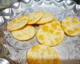 A picture of step 4 of Pyaz kachori.