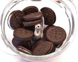 Sütés nélküli csokoládés-epres pite recept fázis 1 fotója