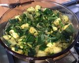 Une image de l'étape 10 de Courgettes en sauce verte, vin blanc et ail des ours.