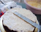 Foto langkah ke 8 dari resep Kue Ulang Tahun Sederhana (Simple Birthday Cake).