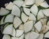 Foto langkah ke 2 dari resep Orak arik telur dan zucchini.