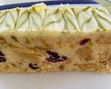 A picture of step 8 of White Chocolate and Pistachio Doukissa.