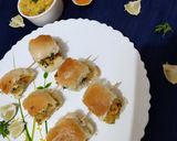 A picture of step 12 of Vada pav fondue.