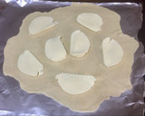 Foto del paso 3 de la receta: Pizza de cocochas y mozzarella