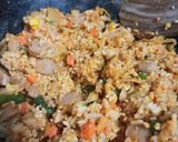 Foto langkah ke 6 dari resep Kimchi Bokkeumbap (Nasi Goreng Kimchi).